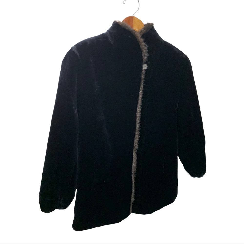 STYLE VI LTD FAUX FUR BLACK COAT WITH BROWN FAUX FUR COLLAR AND FRONT TRIM - Picture 4 of 16